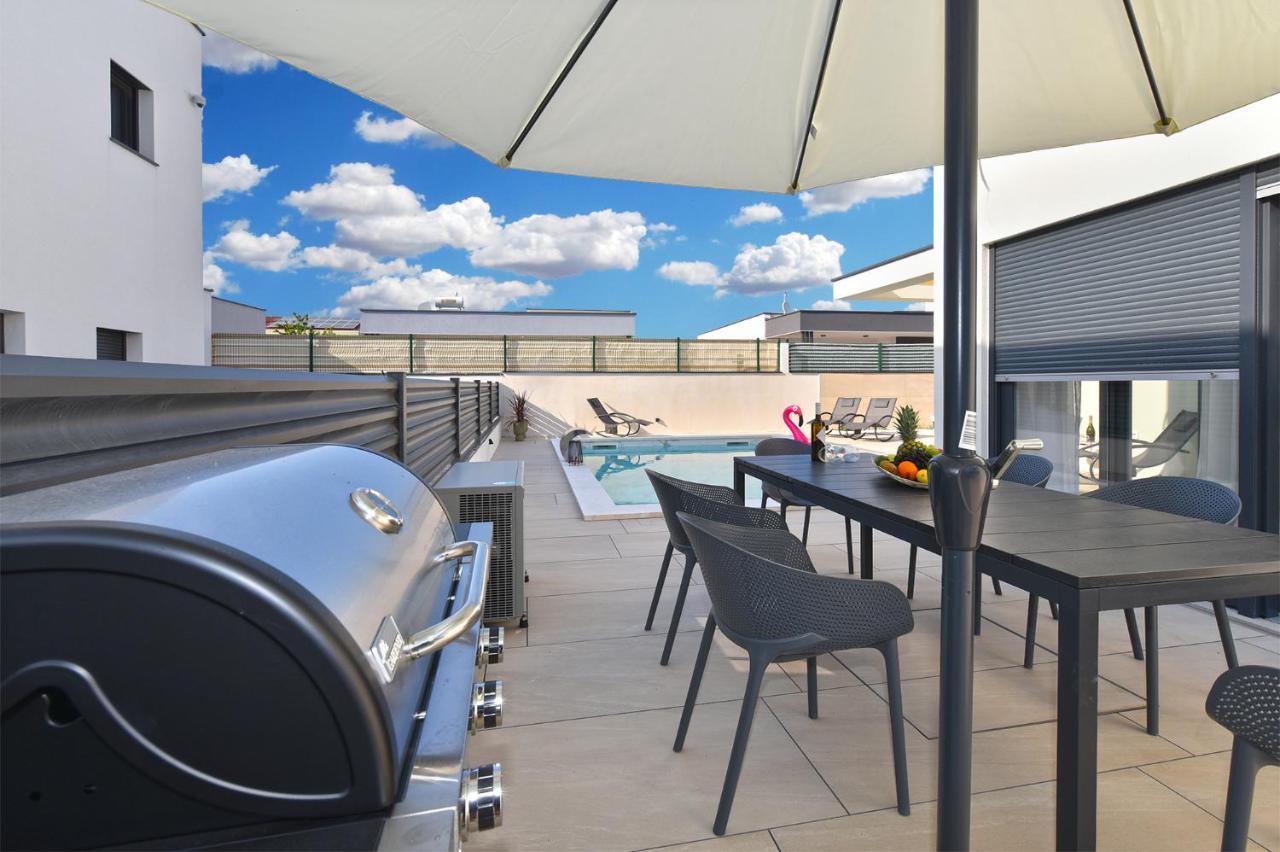 Villa Jlo1 Mit Beheizbarem Pool Peroj Exterior foto