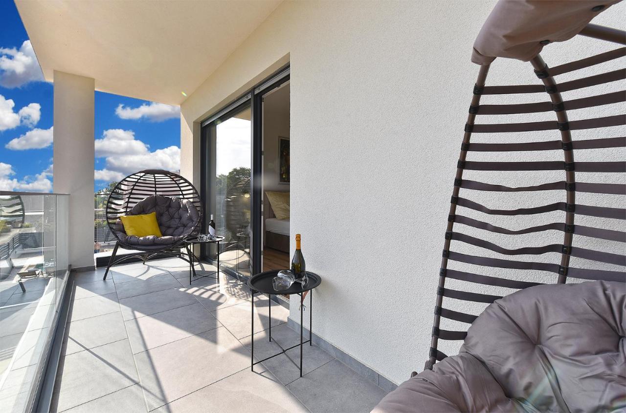 Villa Jlo1 Mit Beheizbarem Pool Peroj Exterior foto