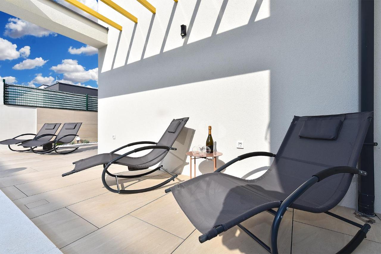 Villa Jlo1 Mit Beheizbarem Pool Peroj Exterior foto