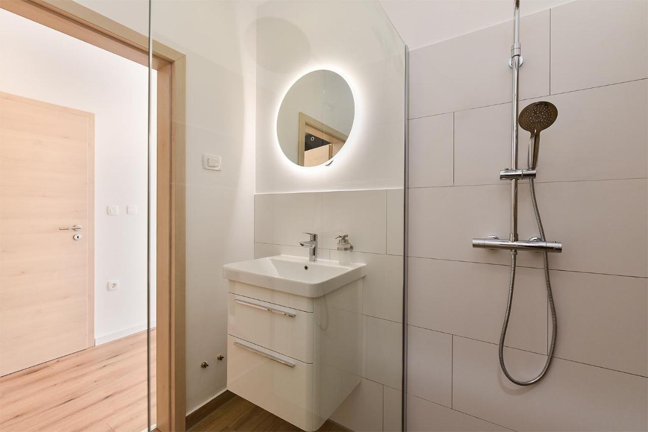 Villa Jlo1 Mit Beheizbarem Pool Peroj Exterior foto